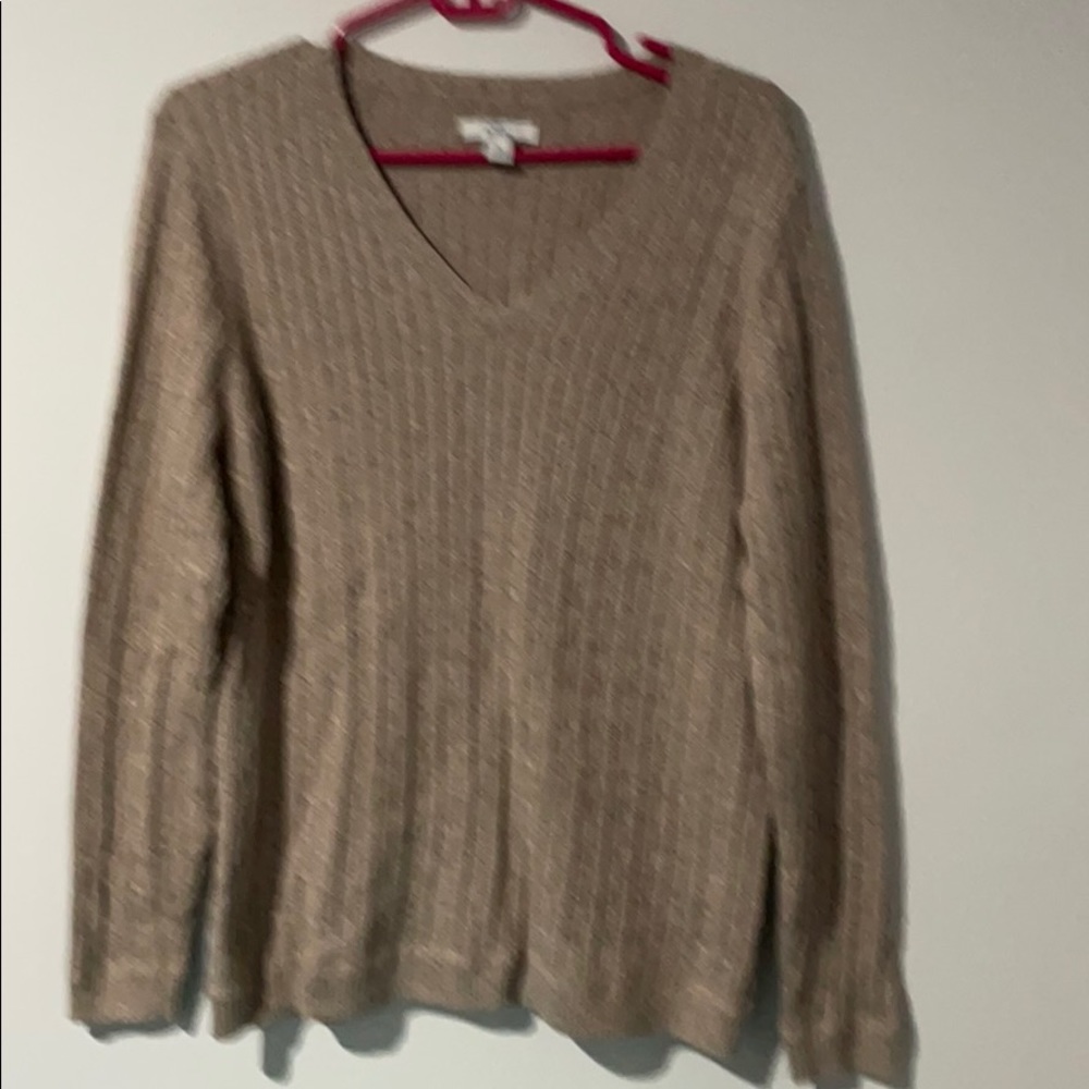 Light brown long sleeve v-neck sweater Size XL